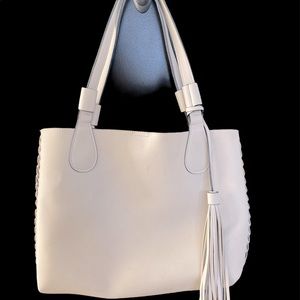 Tote with Tassel and braided Detail